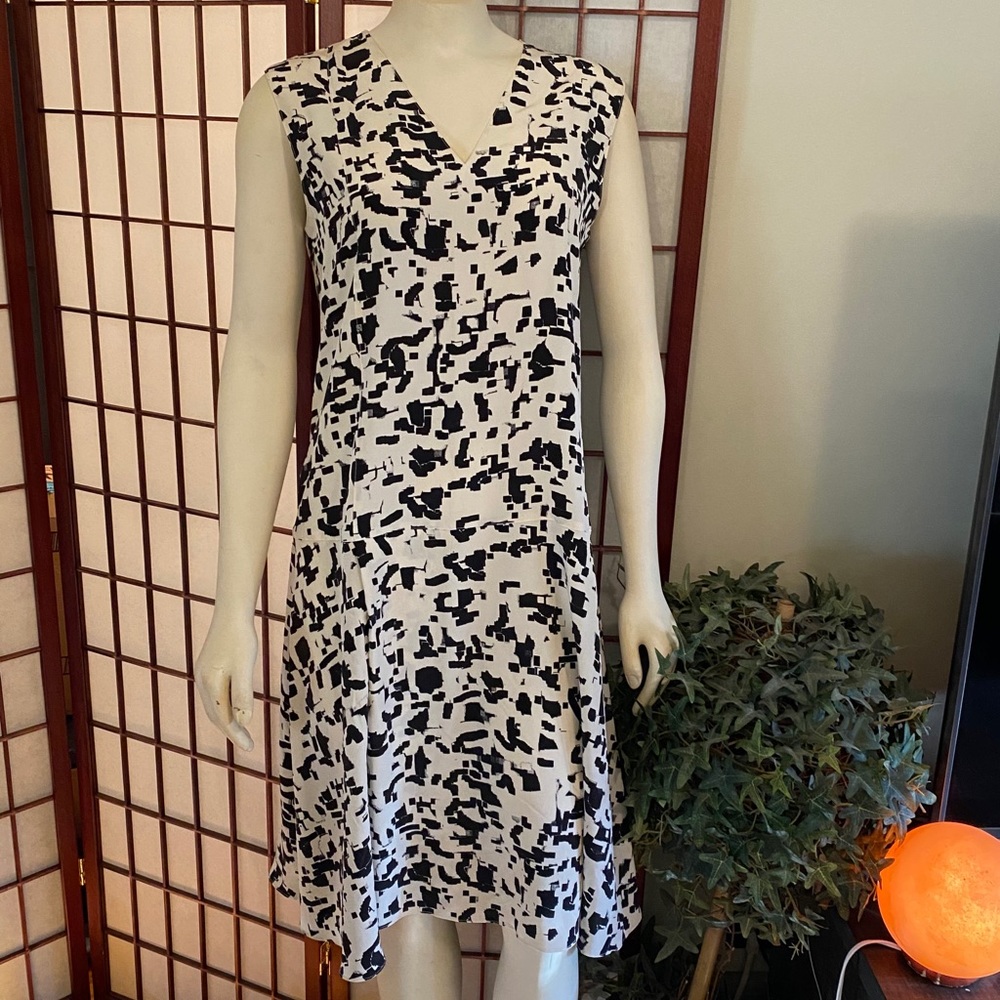 Vince Silk sleeveless V-neck sheath dress